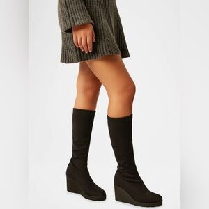 Donal J. Pliner boots size 11